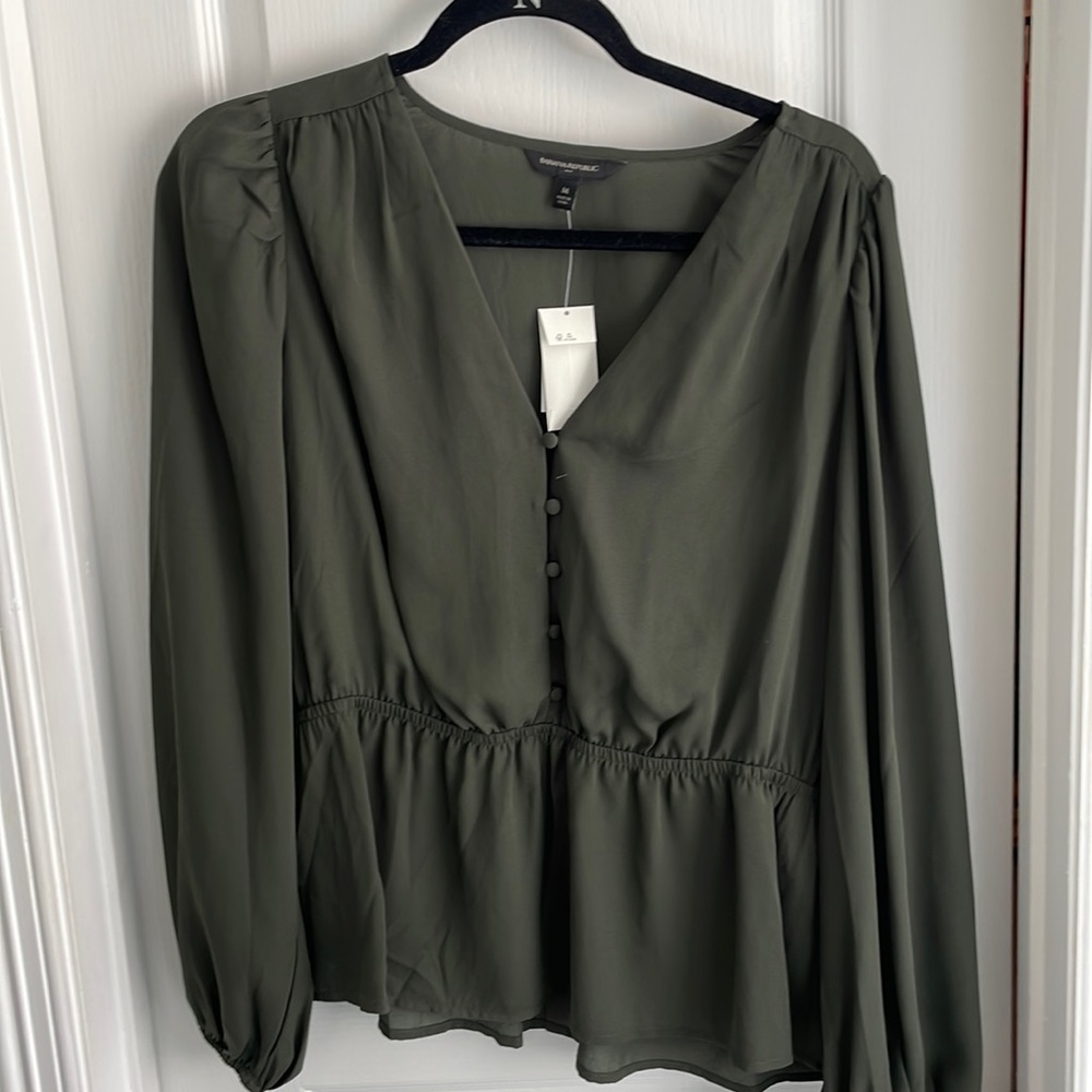 NWT banana republic army green top size M